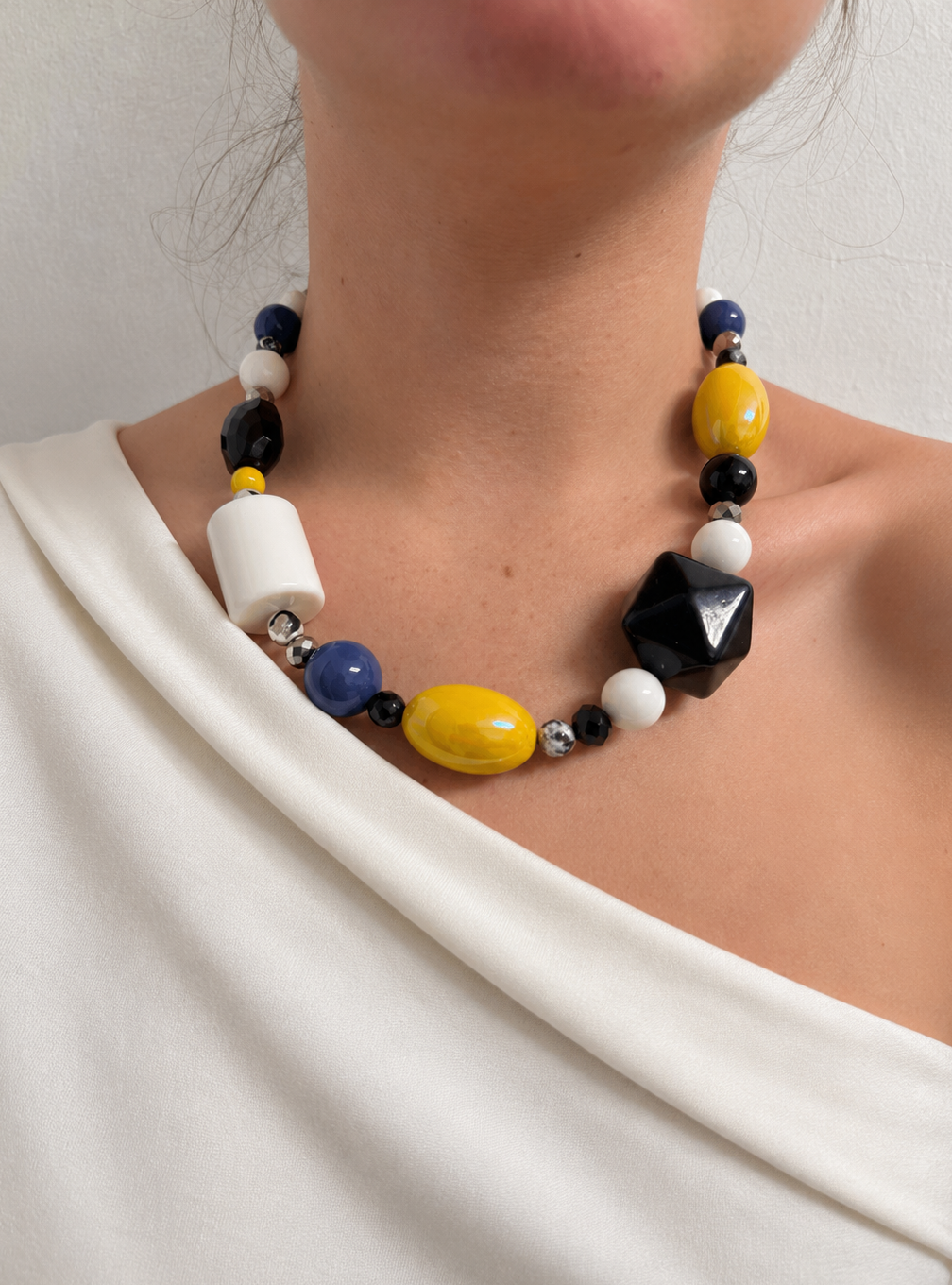 Negro Amarillo Blanco